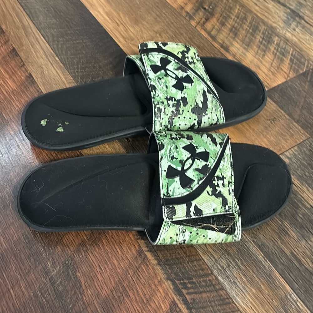 Under Armour Velcro Slides Size 9